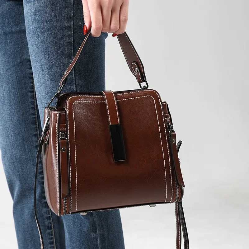 Sac à main pour femmes en cuir authentique tout nouveau sac à bandoulière de style 2024 accessoires d'équipement de moto d'été W250425