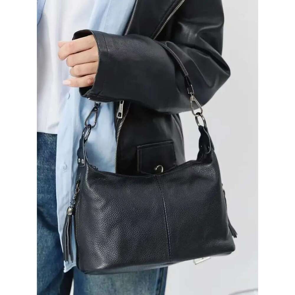 Backpack New Genuine Leather outdoor Fashion Tassel Women S Handbags Crossbody Bags Solid Colours Satchel Large Capacity Bag Sports