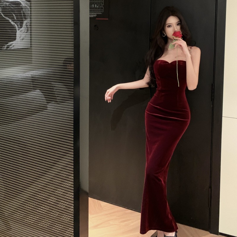 Party dress haute couture dress early autumn new Christmas temperament red velvet suspender slim fit hip hugging skirt 241009