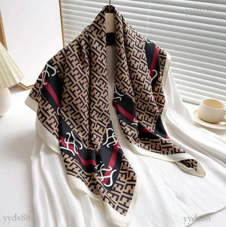 7Style Fashion Designer Foulards Femmes Châle Lettre Imprimer Soie Satin Hijab Écharpe Femme 90X90cm Marque De Luxe Châles Carrés Écharpes pour D