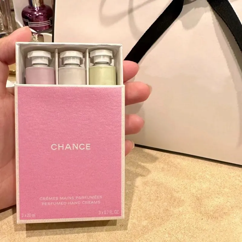 Luxury Cream 20Ml 3Pcs Set 7.5Ml Perfume 2Pcs Gift Box High Quality Hand Care Lotion Fragrance Moisturzing Repairing Creams Parfum Kit For maquil-image-1102883382