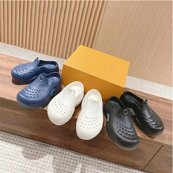 Designer sandals Shark Clog EVA rubber White Ultra light rubber outsole Circle signature tongue oversized slip on molded platform Lightweight Wat