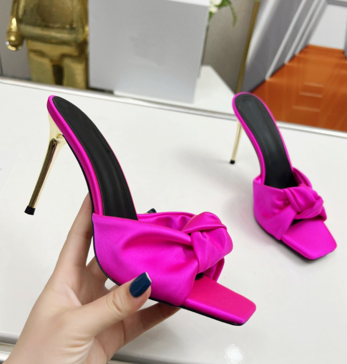 Femme Sandale Mules Talons Aiguilles Pantoufles Bout Ouvert Talons Coulissants Satin Soie Talons Minces Cravate Papillon Talon Doré Sandales en C