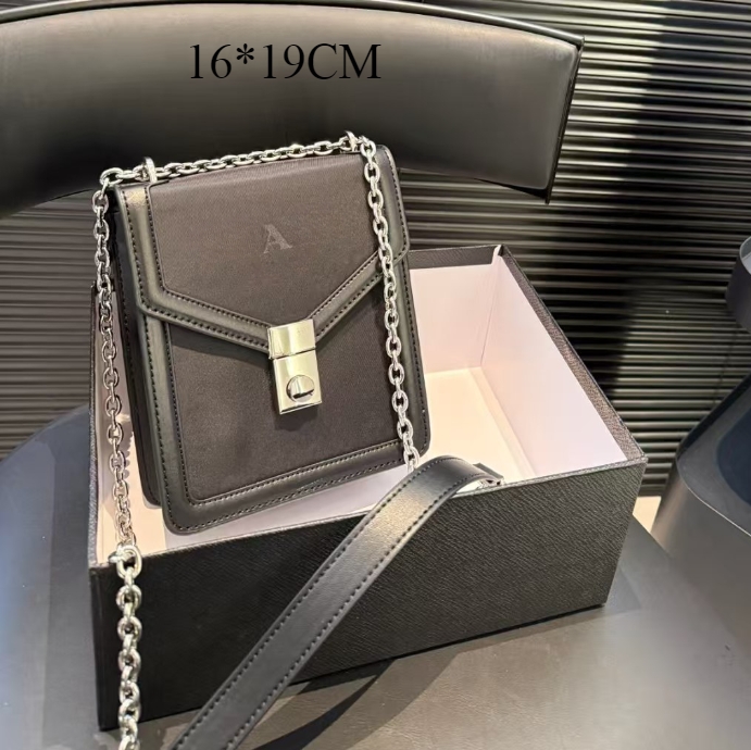 2025 Designer Unisexe Nylon Sac de téléphone Sang de chaîne de chaîne Sac à bandoulière mini sac de téléphone 10A