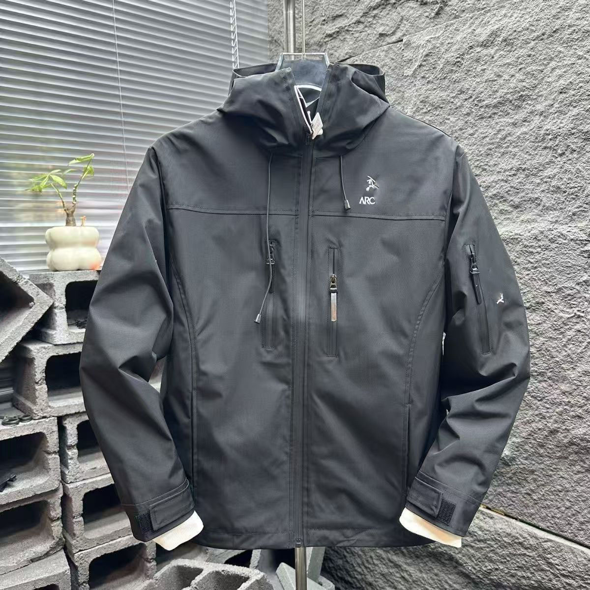 2025 Men's jackets waterproof jacket outdoor essential casual designer brand men's Outerwear windbreaker hooded printed logo fashionable m