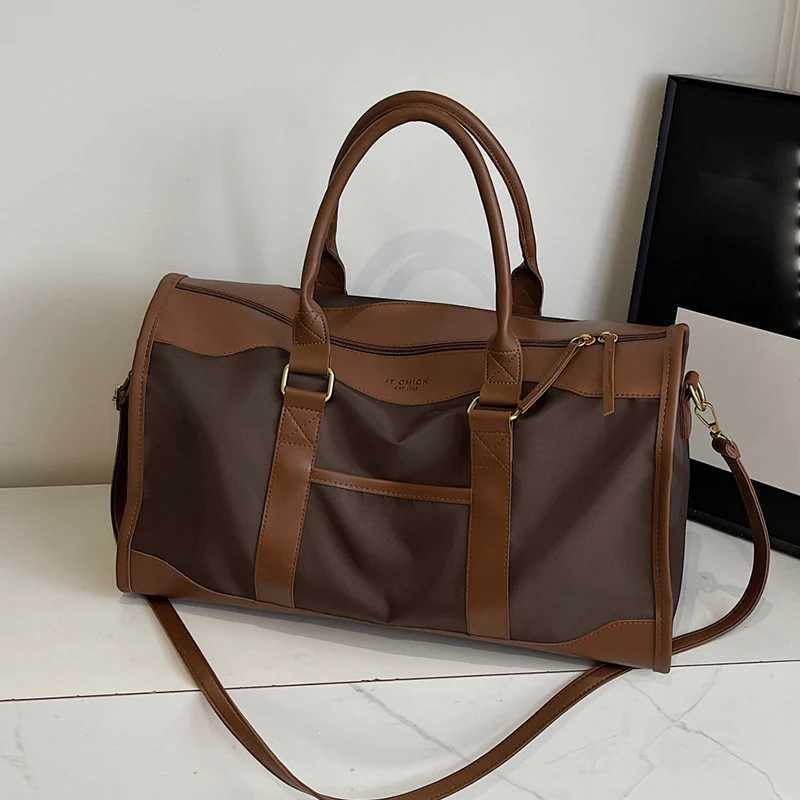 Elegant Leather Travel Bag Adjustable Large Capacity Weekend Bag with Zipper Closure and Durable Leather Straps Y251128-image-1086506098