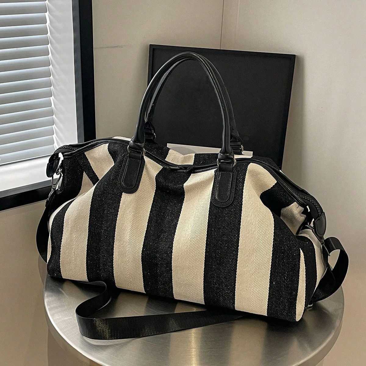 High-value travel bag large-capacity clothing storage bag portable business trip boarding bag messenger bag Y251128-image-1086505582