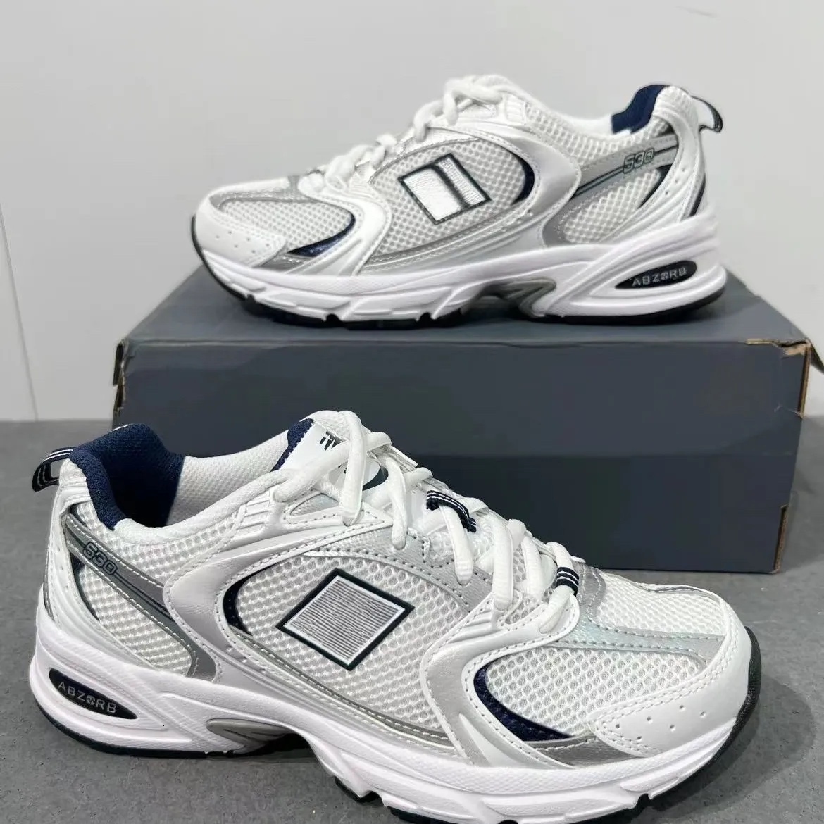 2026 chaussure Vintage Dad Classic Sports Designer Mesh Breathable Running urious Women's Outdoor Fashionable Men's New Bnce White Shoes53