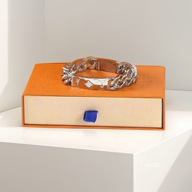 Charm Bracelet Charm Bracelets decorative Identification Bangles Mens Man Letters Old Flower Classics Female Simple Cuban Link Chains Designer Jewel