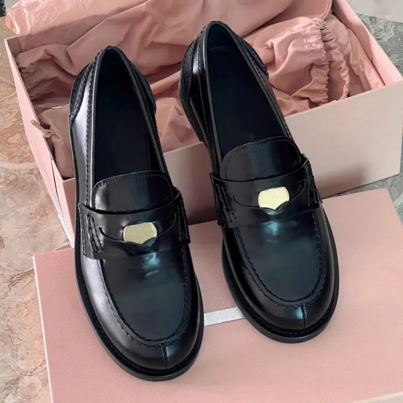 Designer Dress Shoes Man Women loafers leather collapsible footwear slipper designer Shoes Printed Metal Round toe Loafers Mules luxury high qual-image-970409786