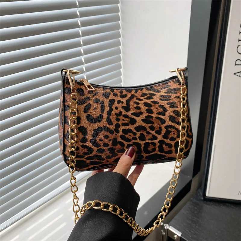 Leopard pattern womens shoulder bag fashionable chain strap cross body bag designer casual womens handbagXJ250429