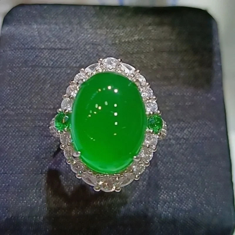 Natural 925 Silver Inlaid with High Ice Emperor Green Jade Ring Green Agate Jade Ring Fashion Exquisite Womens Jewelry Gift250122