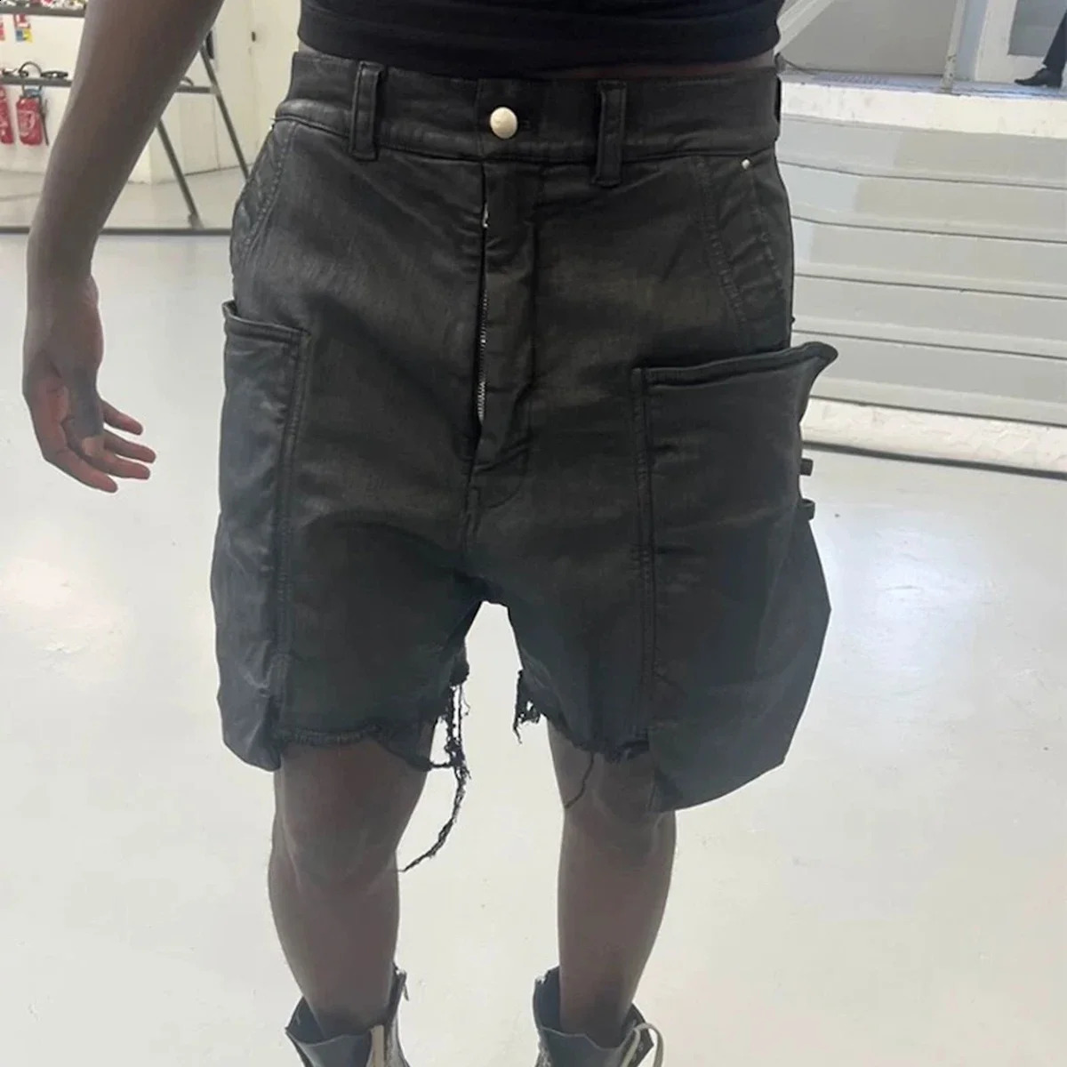 Streetwear Summer Brush Wax Coated Denim Shorts with Rough Edges Mens Vintage Black Frayed Baggy Jeans Oversized Loose Short 250121Z
