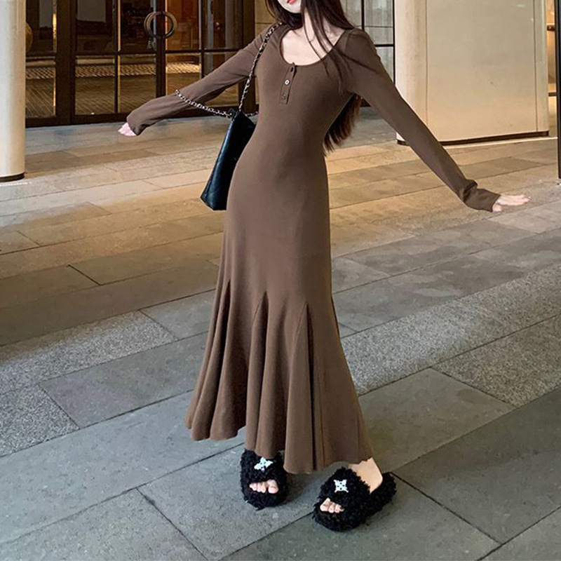 (349) Robe ajustée à manches longues de couleur unie, nouveau style pour le printemps et l'automne, tempérament amincissant, jupe taille en queue