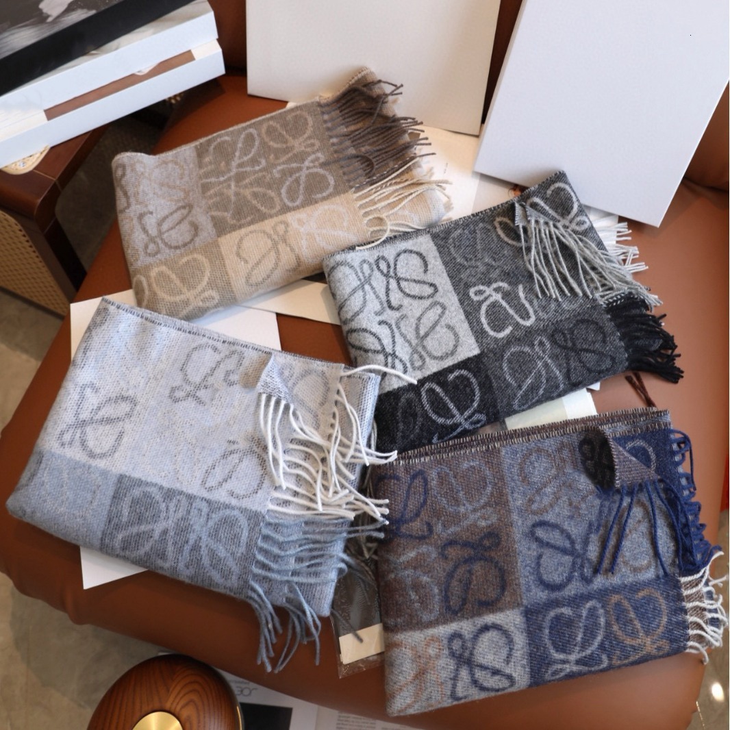 a Design cashmere scarf 2024 New I Blue Chess Card Grid Women's Cashmere Shawl Men's Long Warm Wool Scarutumn a D260923