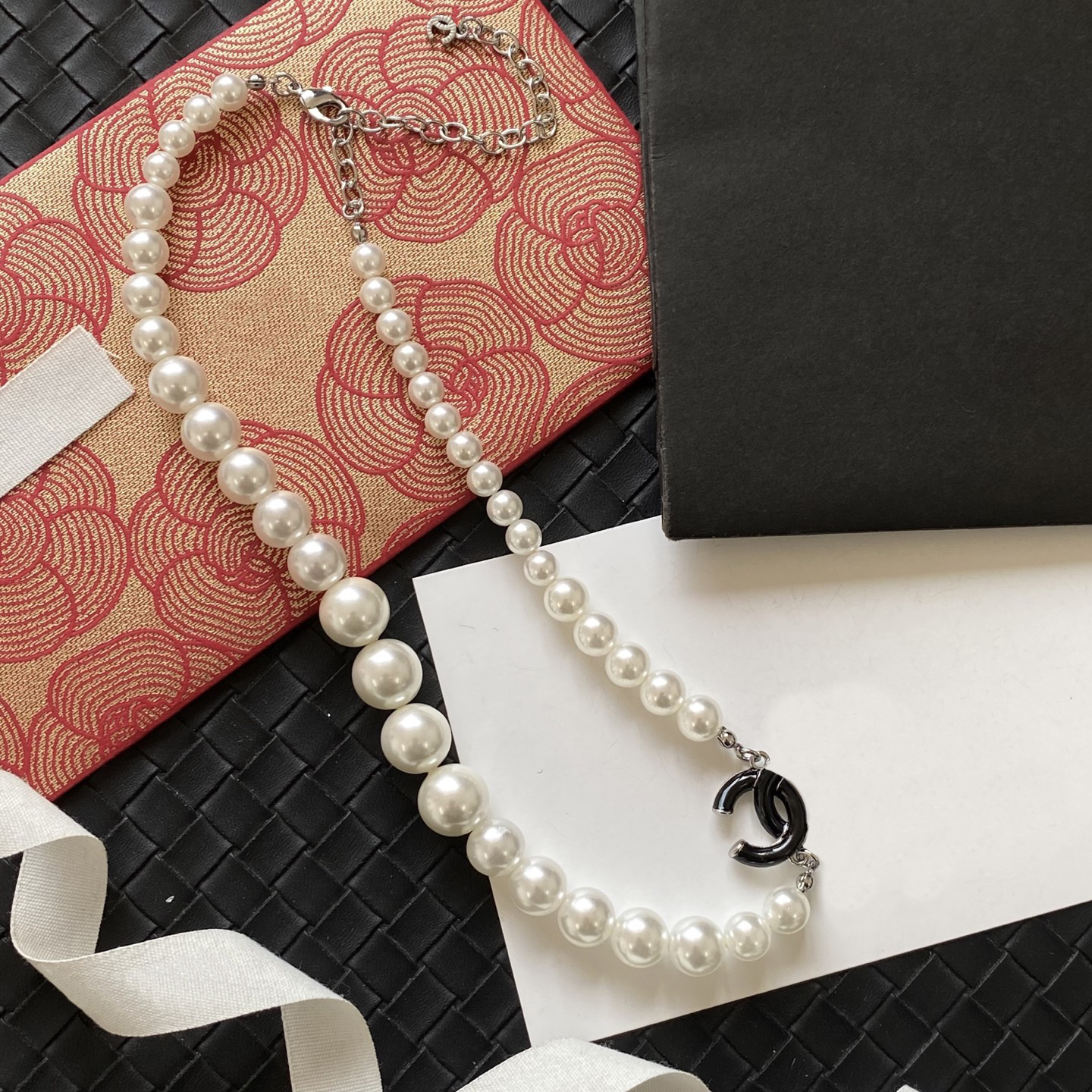 Fashionable 925 Silver Plated High End Pearl Long Chain Design Black Matching Elegant Temperament Womens Gift Necklace With Box