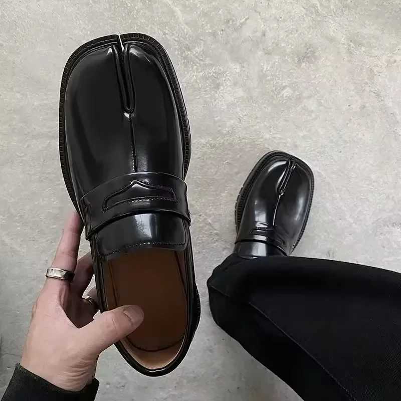 Chaussures habillées Nouvelles orteils séparés Femmes Slip-on Chaussures décontractées Femmes Fashion Mary Janes Tabi chaussures Pig Hoof Chaussu