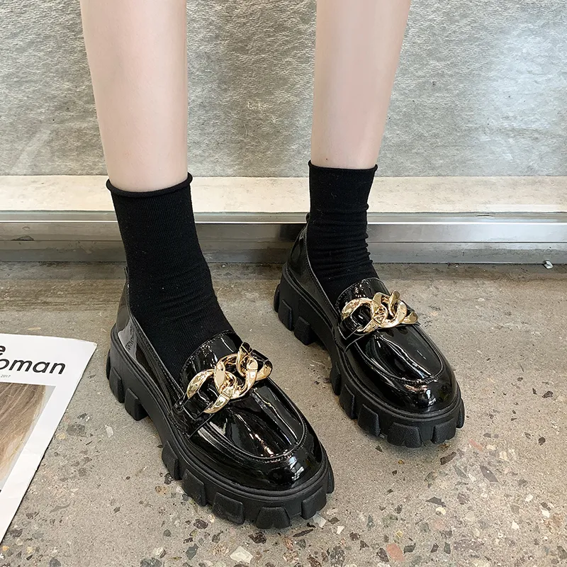 2025 Women Spring New Black Platform Flats Shoes Women Loafers Slip on Boat Shoes Metal Chain Designer Casual Leather Oxfords