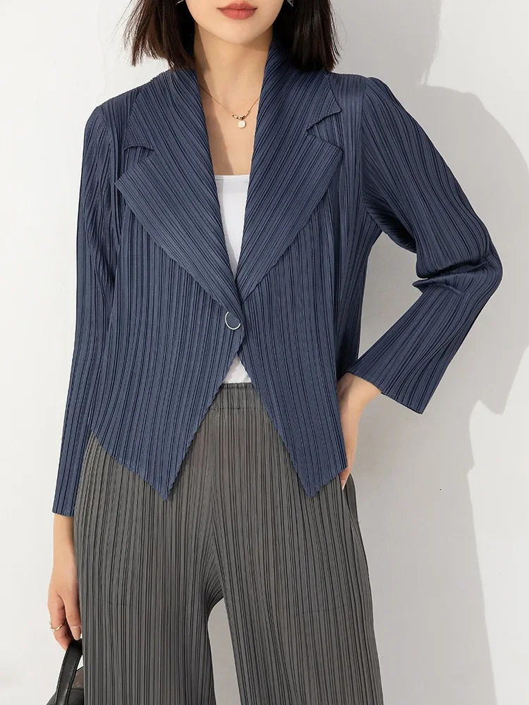 Miyake Pleated Coat Womens Early Autumn Style Fashionable Versatile Suit Collar One Button Temperament Short Suit Top 250207BJ