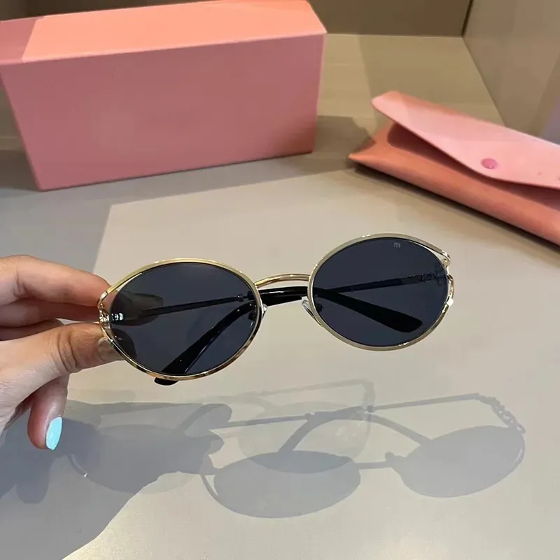Lunettes de soleil ovales design femme homme métal UV400 style futuriste pour plage