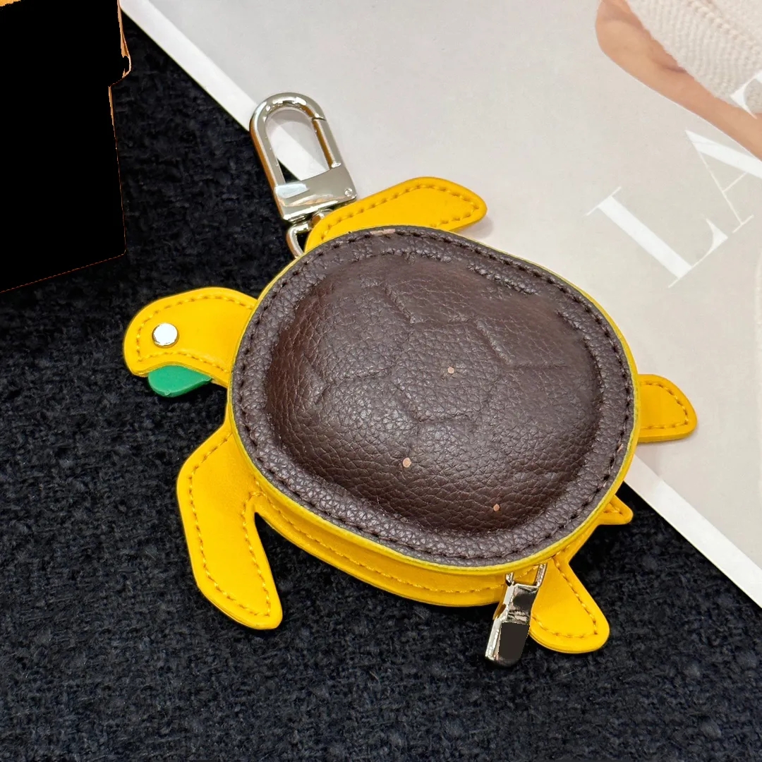 designer keychain women V Letters ROUND ILLUSTRE AEROGRAM keychain wallet top llavero Car Key Chain men Buckle jewelry flower lock Keyring Keychains