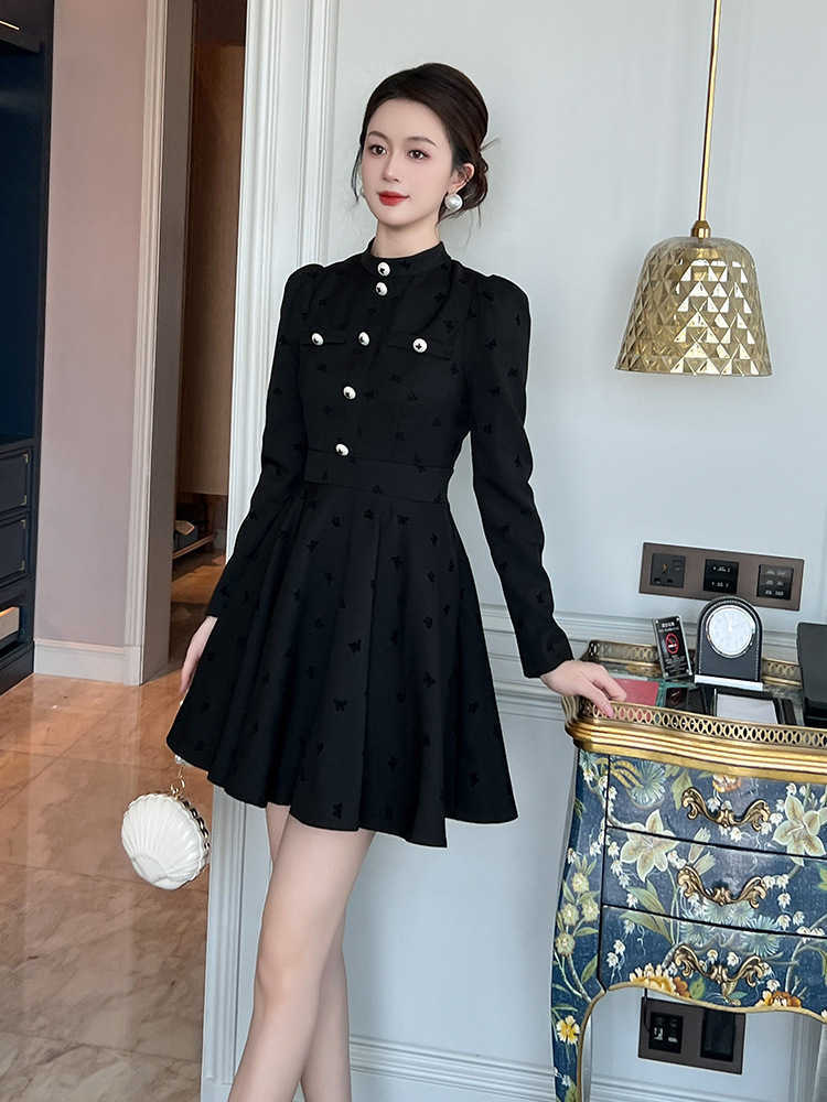 2025 spring new women's wear French gold stand collar single breasted embroidery waist tufted dress X241223