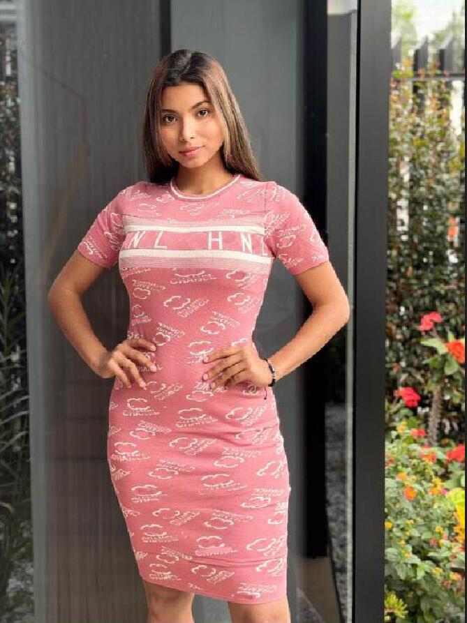Spring Women's Knitted Pull Dress Designer Fashion Jacquard Soft Short Mini Robes décontractées Pluls tricotés Tops