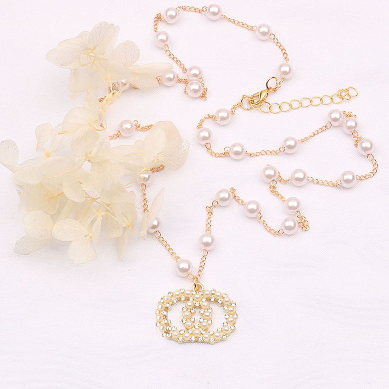 Femmes LECTURE LETTRE Colliers Pendant Chaîne 18K Gold plaqué Gold Crysatl Perle Collier de tour de tour