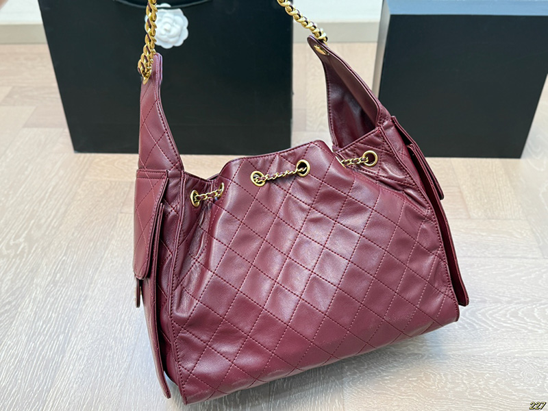 High Quality Calfskin Designer Bucket Bags Womens Dermis Tote Gold Hardware Clasp Drawstring Matelasse Bag Shrink Metal Rope Pendant Purse Makeup-image-999655095