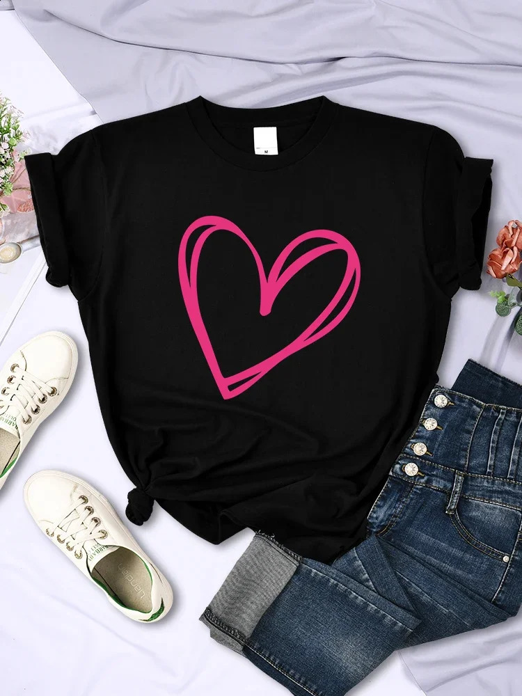 Plus size pink heartshaped printed womens Tshirt personalized casual full math short sleeved creative Oneck top 250214Z