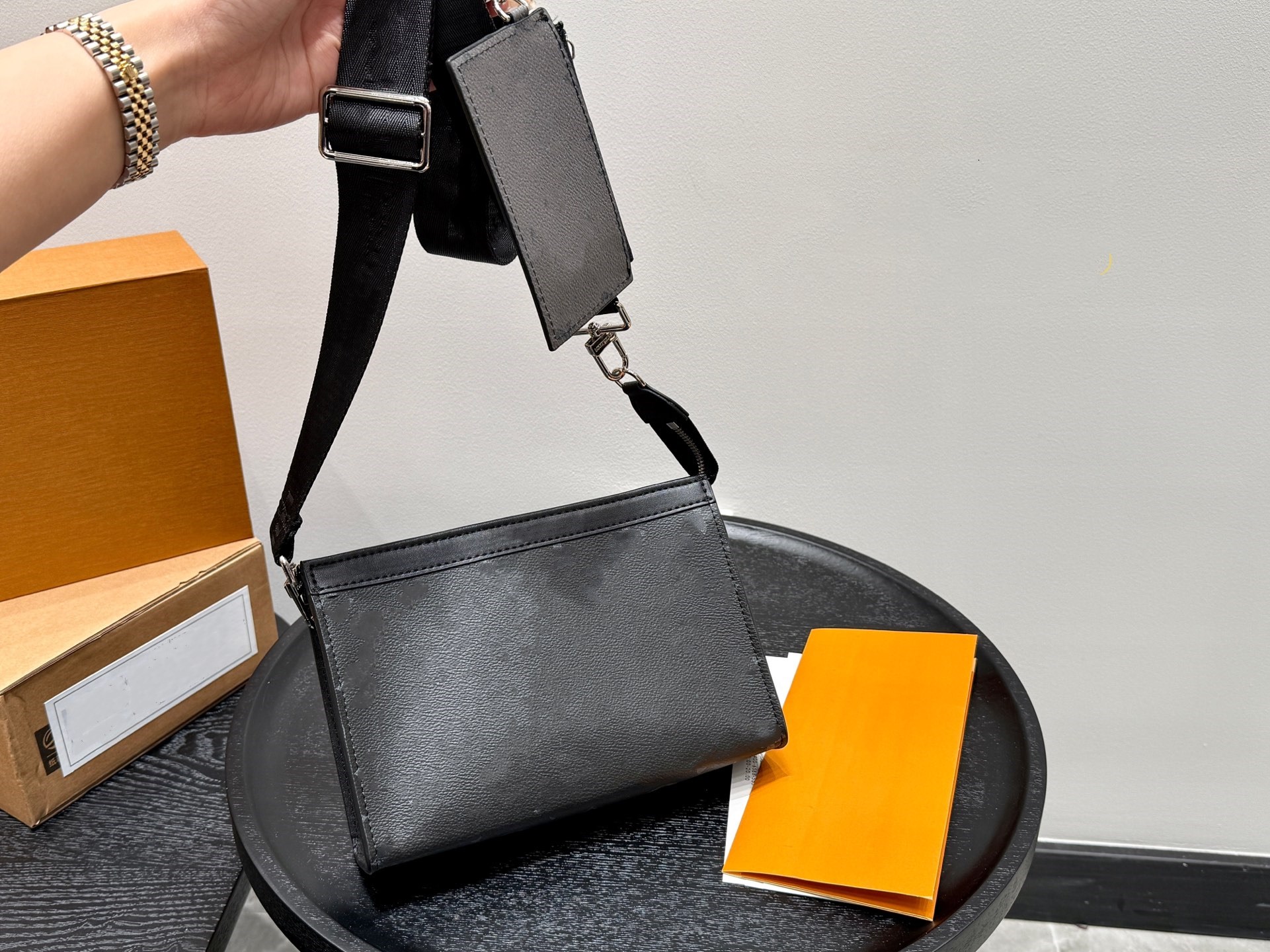 Designer Gaston Men's 2-in-1 Crossbodys Bag Wearable Wallet Men's Shoulder Bag Handbag Luxury 10A High Quality Fashion Wallet Classic P