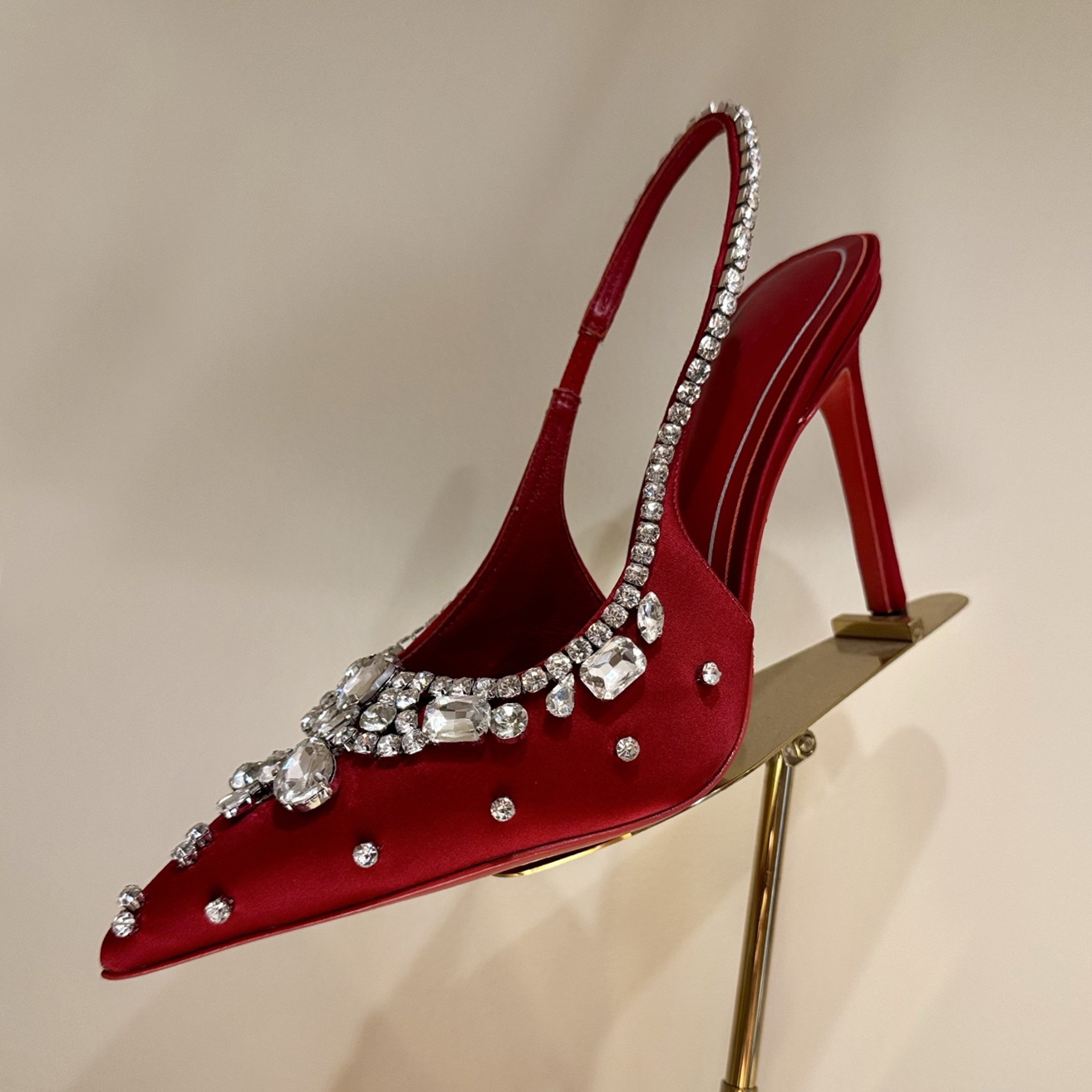 Chaussures de soirée en strass ornées de cristaux scintillants Sandales à talons en satin pour femmes Bouts pointus à talons Designers de luxe Ch