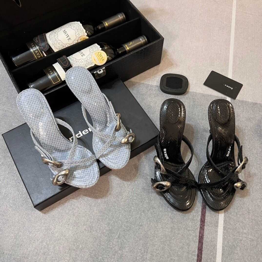 Aw Snakeskin Cross-Strap High Heels Femme 2025 Printemps et été Nouveau orteil ouvert sexy mince avec sandales de sangle d'une ligne Q250225