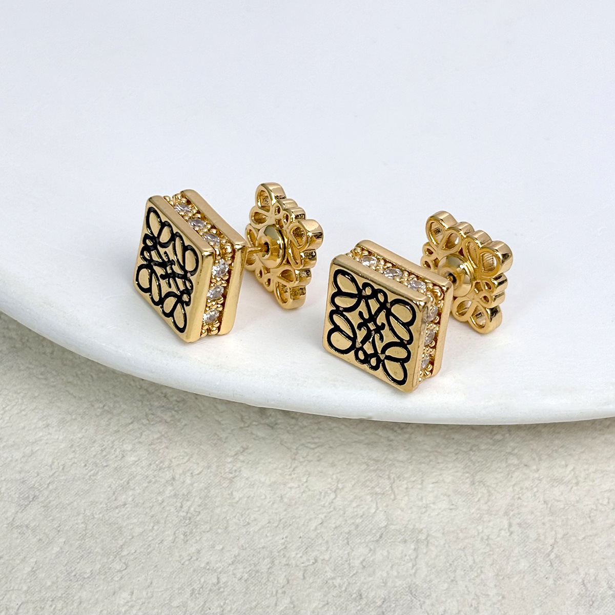 High Quality Temperament Brand Designer Geometric Gold Silver pendant stud Earrings plated 18K Gold luxury Earrings for Women Wedding Jewelry Chirst