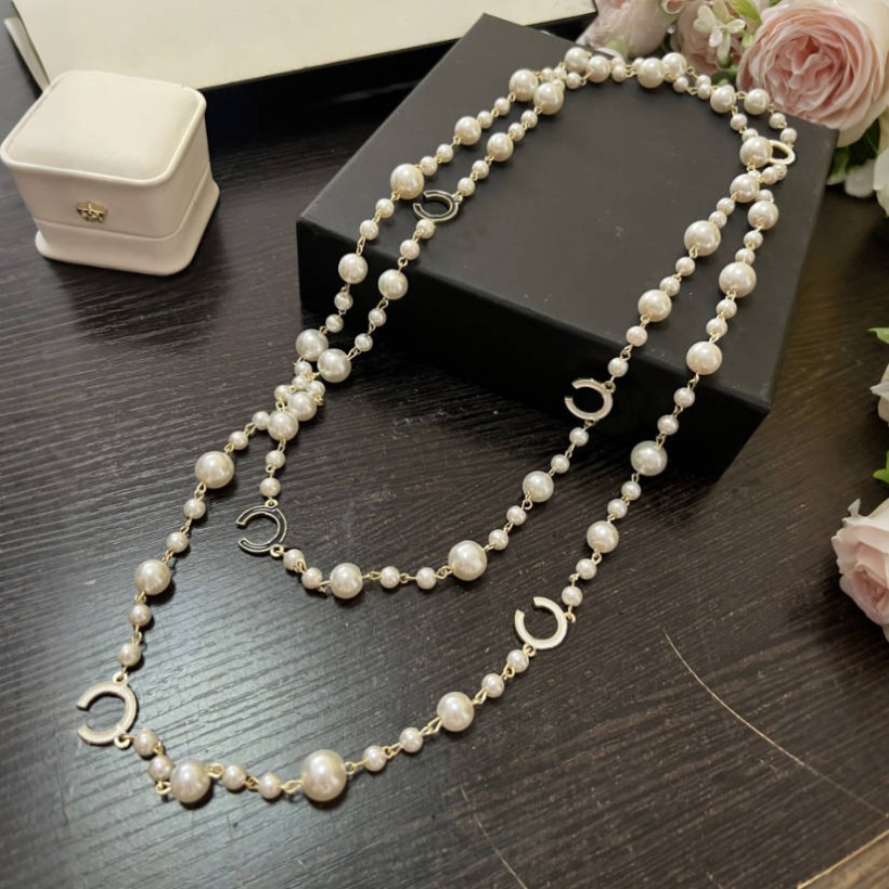 Colliers de perles de ton or avec étoiles et charmes bijoux délicats pour collier de mode pour femmes avec motifs célestes