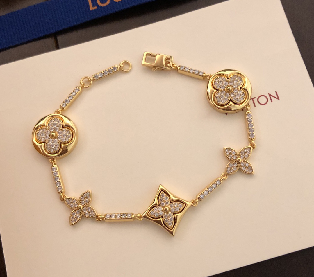 2025 Créateur de luxe comme dames élégantes trèfle à quatre feuilles or 18 carats argent lettre de mode pendentif diamant bracelet de mariage bij