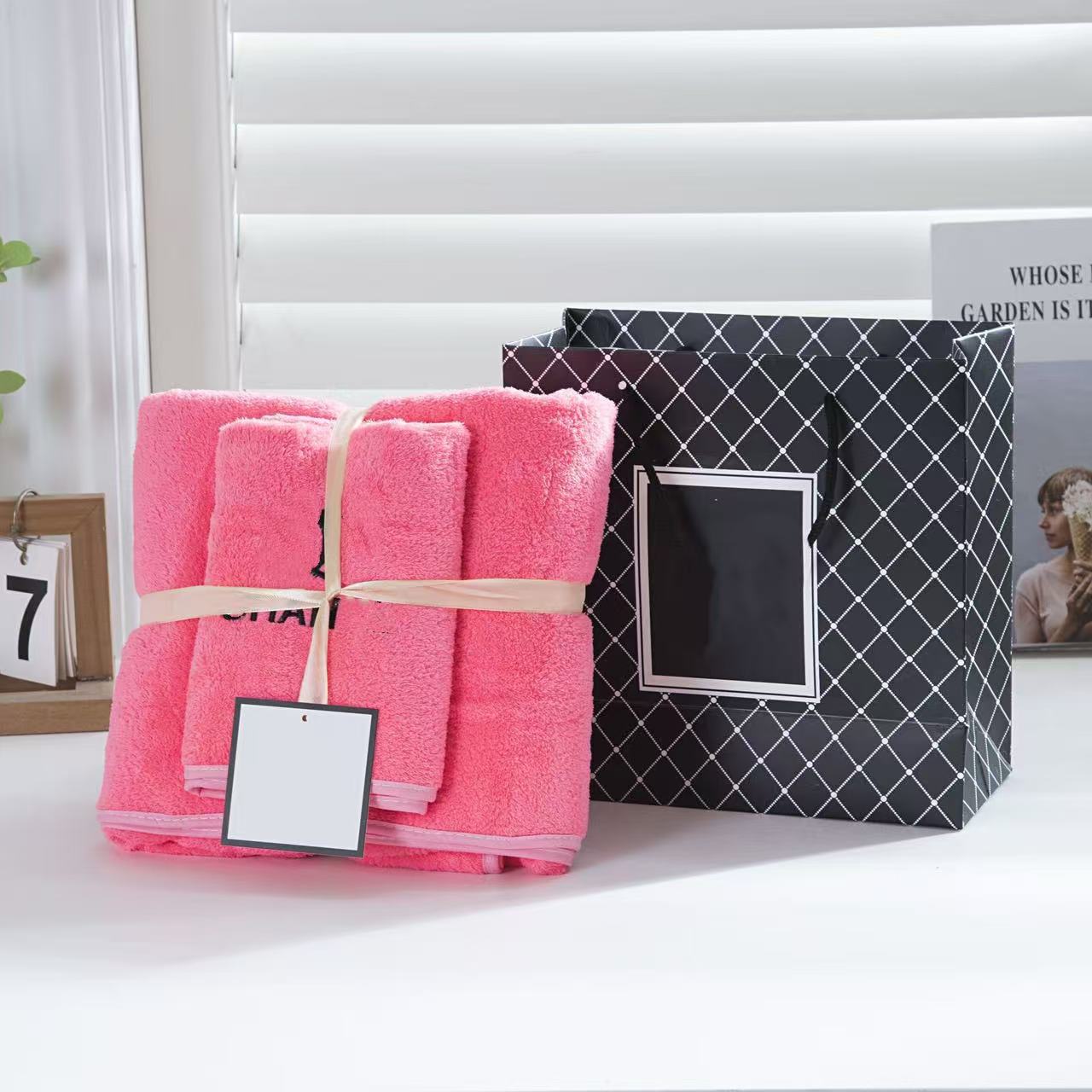Lettre de bain de créateurs lettre de bain brodée à la mode multicolore de douche à la mode absorbante et serviette de plage à séchage rapide ave