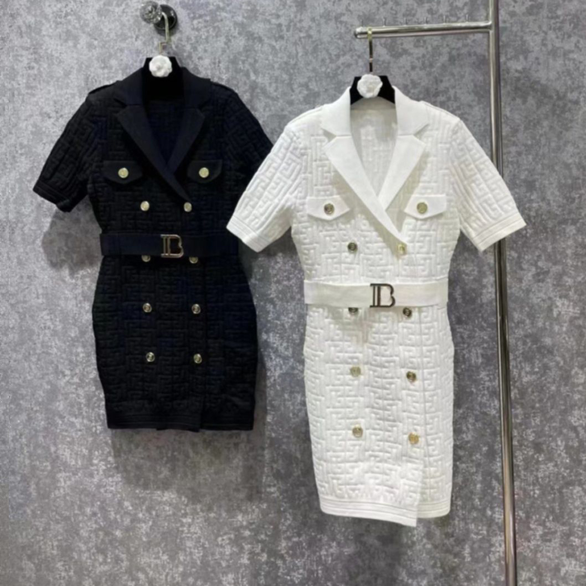 Designer new women's high-quality plaid double-row gold buckle belt high-waisted slim fit ol commuter hip-covering short-sleeved knitted dre-image-969051859