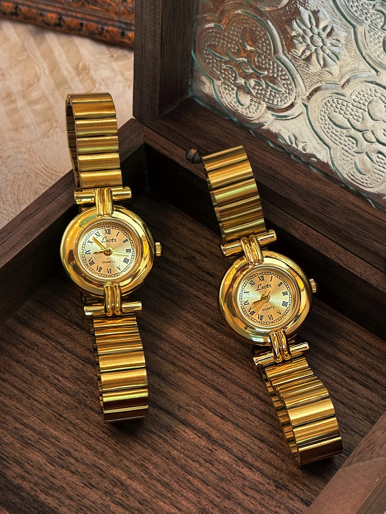 1 Piece of French Retro Gold Small Dial Womens Watch Fashionable Elegant Exquisite Compact Waterproof Wear Dinner and Other Occasion 250530