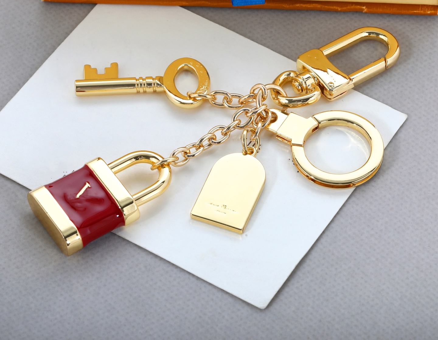 designer keychain bag chain women Letters wallet llavero Buckle jewelry bagchain Keyring dark red lock chain stone Keychains Lanyards box