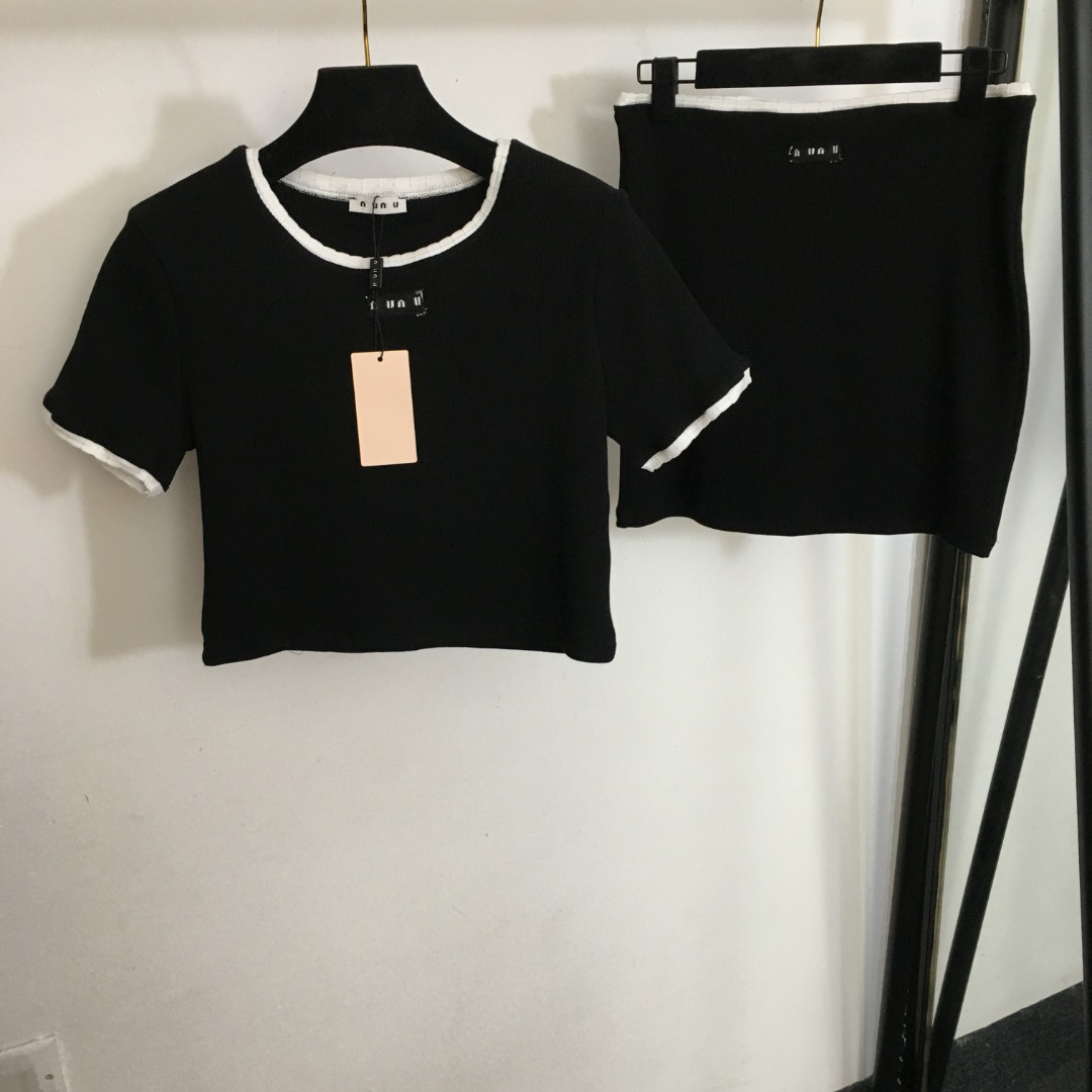 robe femme Designer Dress Girl Brand d'été Two Piece Set Fashion broderie logo dames t-shirts à manches courtes ondues.