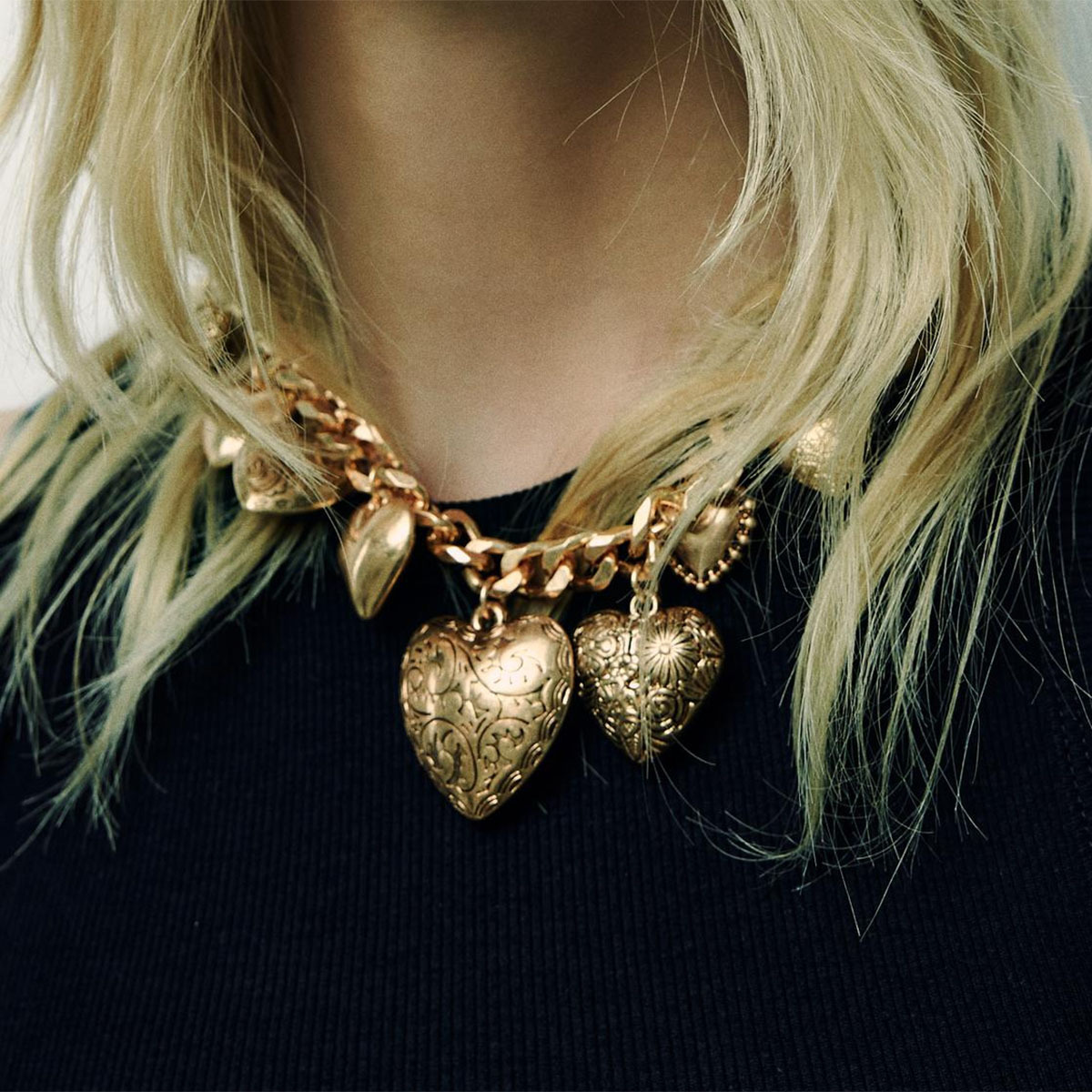 HUANZHI Gold Color Hip Hop Punk Retro Love Heart Locket Charm Necklace for Women Girls Pendant Chain Simple Jewelry Gifts 2024