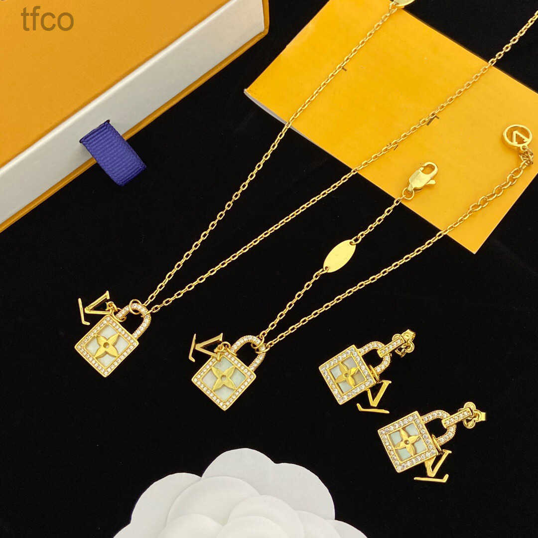 Designer New Luxury Necklace Bracelet Earrings White Pearls Lock Pendant Necklace Gold Plated V Letter Thin Chain Fashion Set For Women