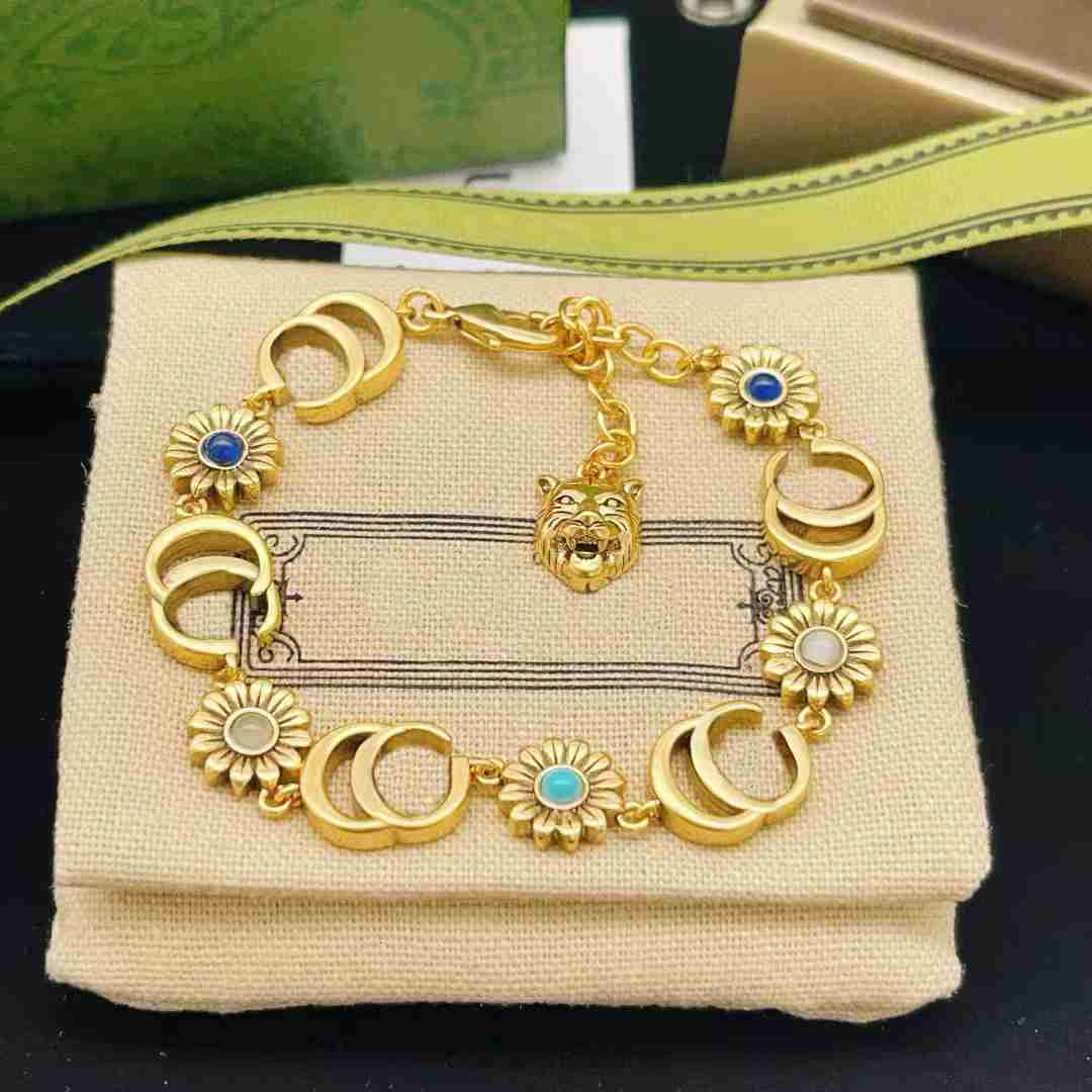 Luxury designer letter Charm bracelet Gold Fashion delicate bracelet Gift jewelry for womens wedding party birthday gifts