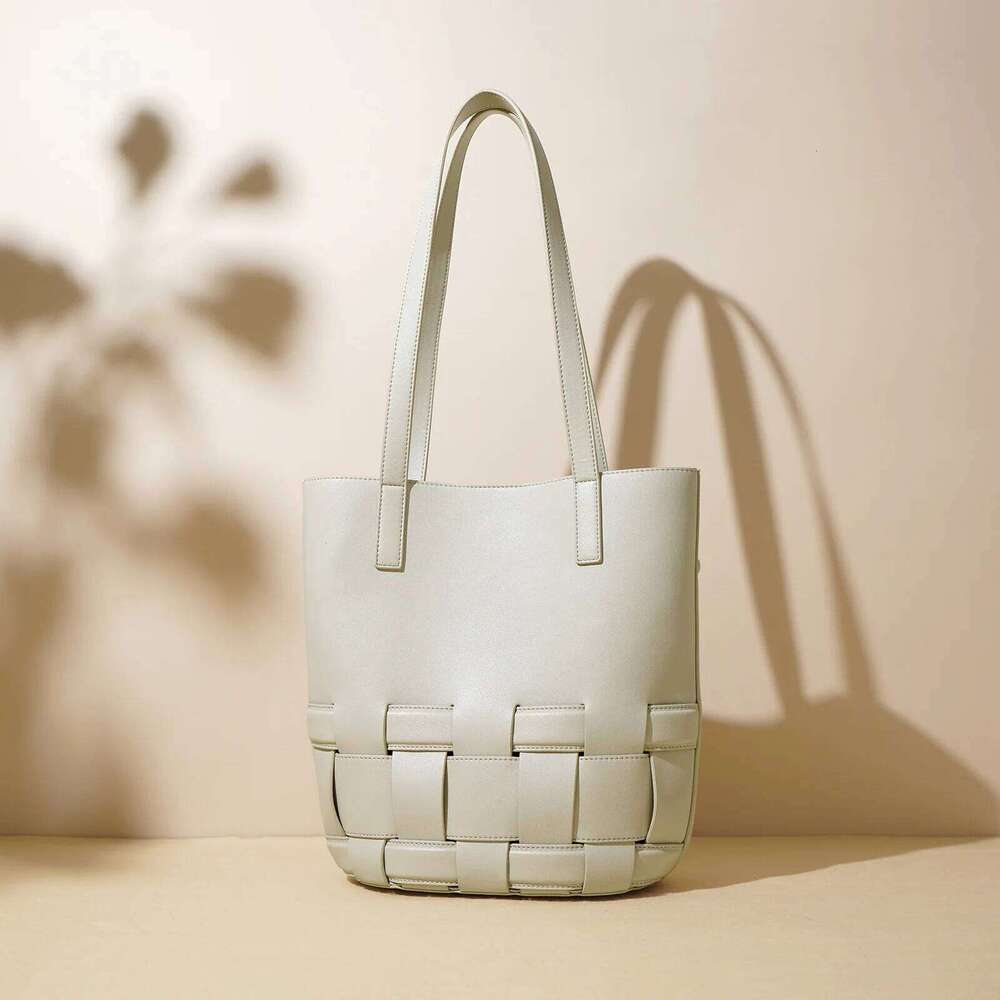 Bags For Women 25 Summer New Vacation And Leisure Commuter Woven One-Shoulder Tote Bucket Bag