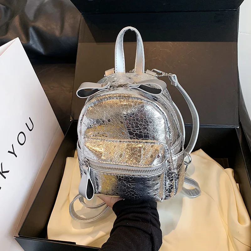 Sac à dos en argent en argent pour les femmes Sac à bandoulière à épaule en cuir PU de haute qualité Small Lady Travel Backbag Back