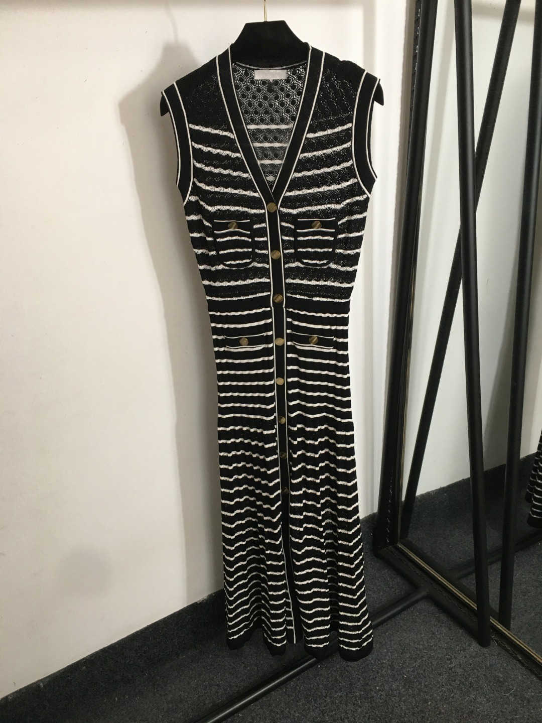 Vobes en tricot en V Vêtements de créateurs de créateurs mode Hollow Out Stripes Sans manches robes de gilet
