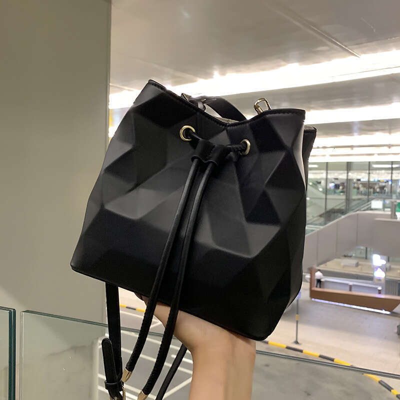 Bucket 2021 New Korean Style L Pleated Casual Handbag Internet Celebrity Trendy Fashionable Women's Shoulder Crossbody Bag