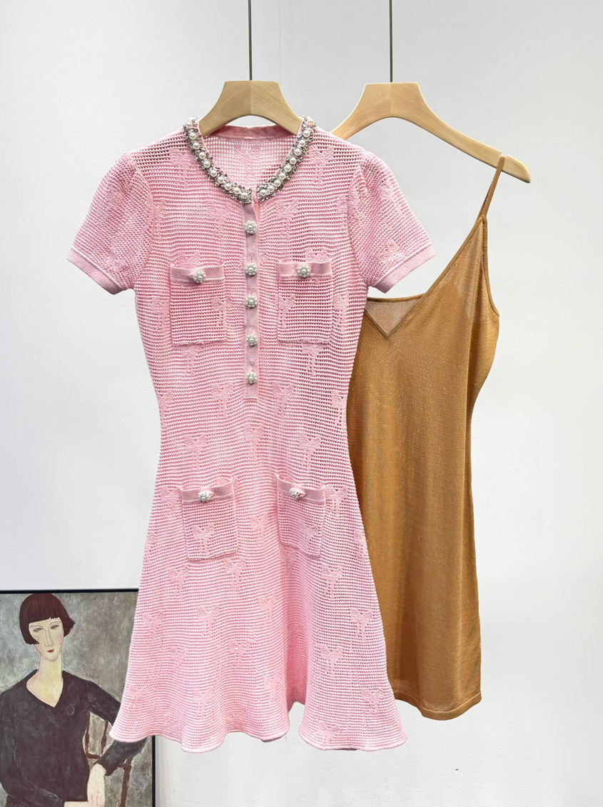 Version haut de gamme de Xiaoxiangfeng Pink Diamond Decoration Ballet Bow Lourn Nail Perle à manches courtes Robe en tricot à manches courtes