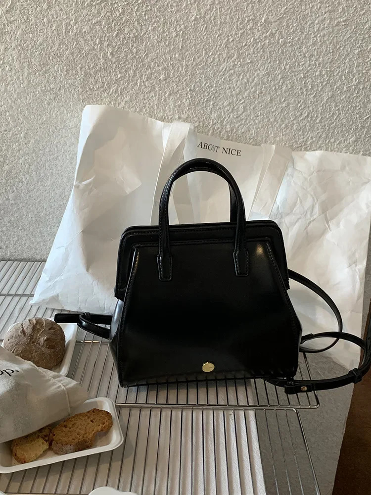 korea autumn ins womens bag retro clip backpack niche retro black backpack handbag backpack women bags for students 250609